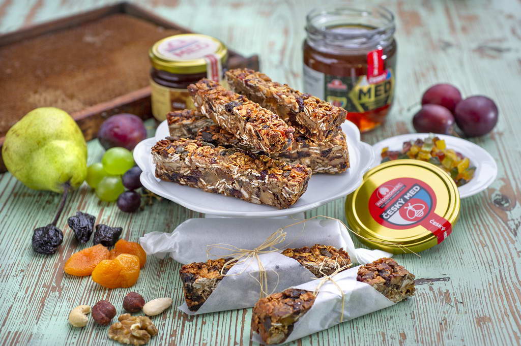 Homemade honey-nut cereal bars